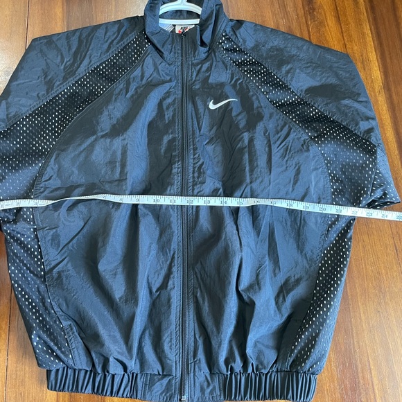 Black Nike windbreaker jacket! Light weight! - Picture 4 of 7